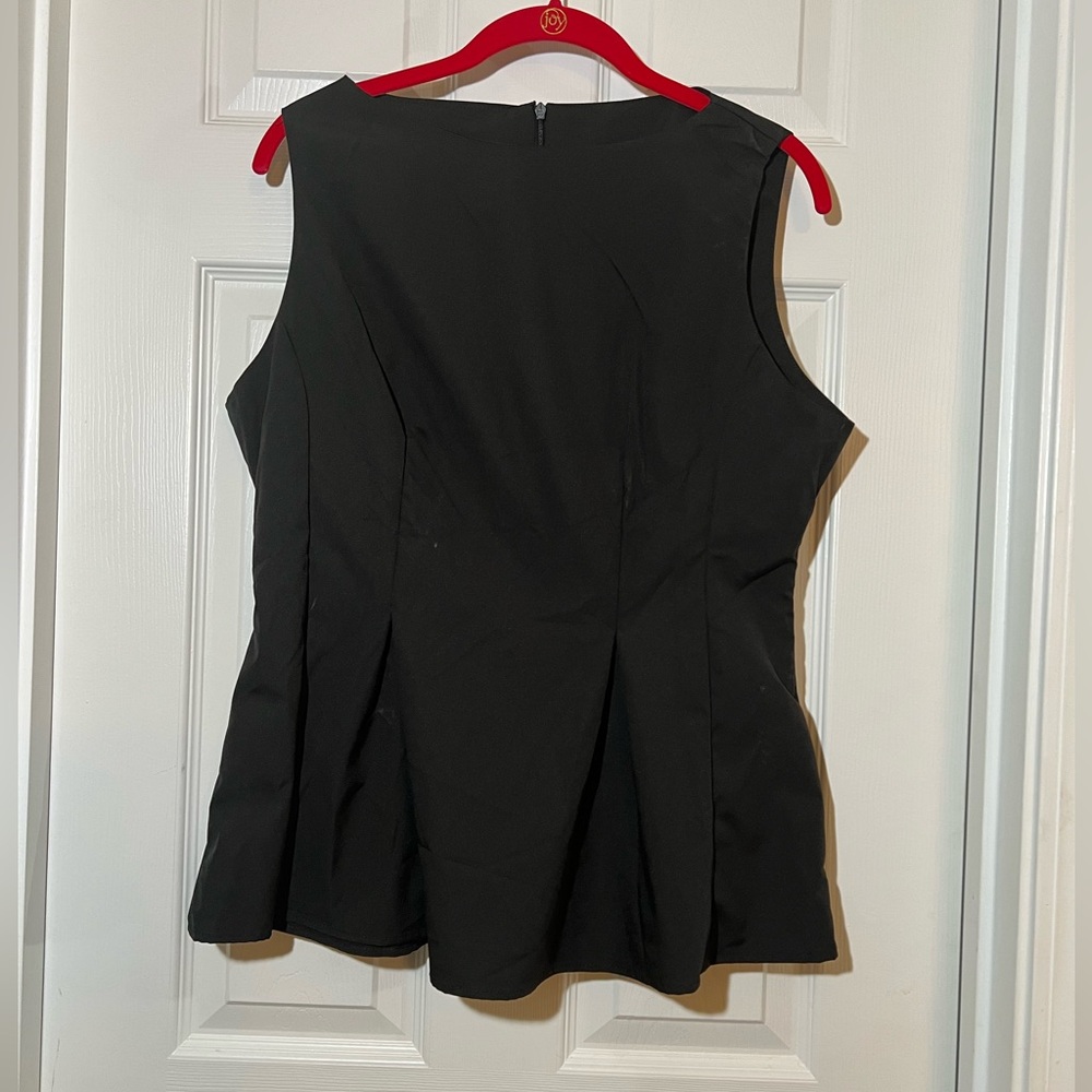 🦋 Forever 21 Black Sleeveless Pleated peplum Blouse size large